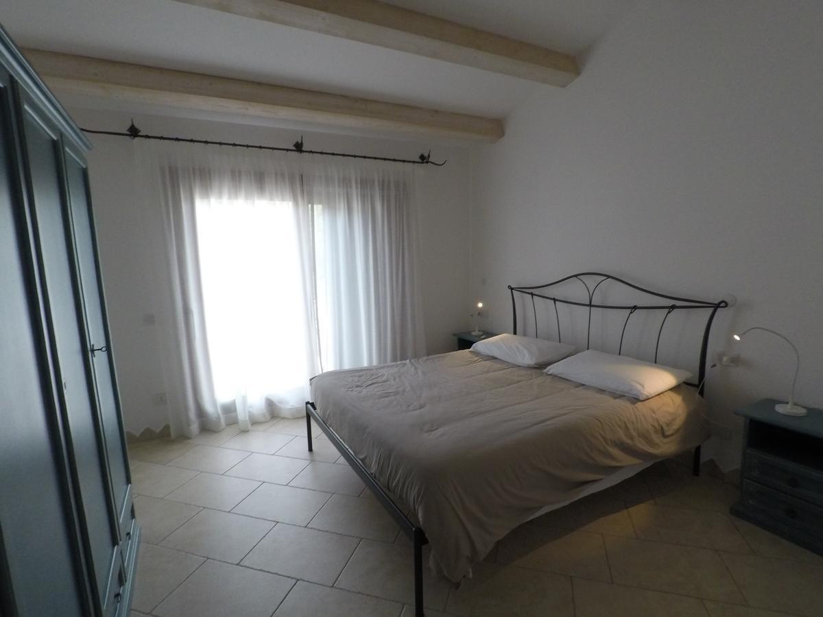 La Corte Degli Ulivi Appartamenti Cala Liberotto Exterior foto